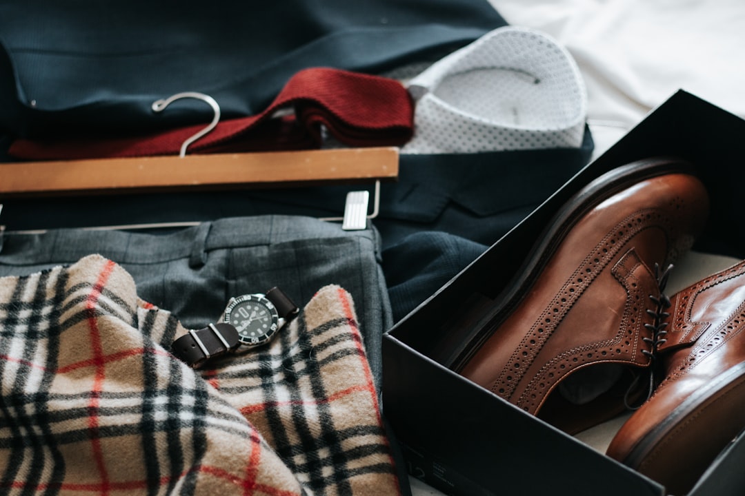 Rode wijn uit kleding verwijderen: zo doe je dat snel en simpel
