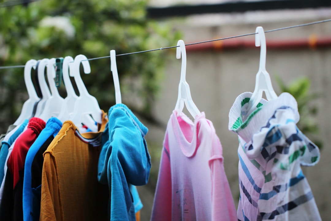 Stijlvol met blauw: deze kleuren passen perfect bij blauwe kleding