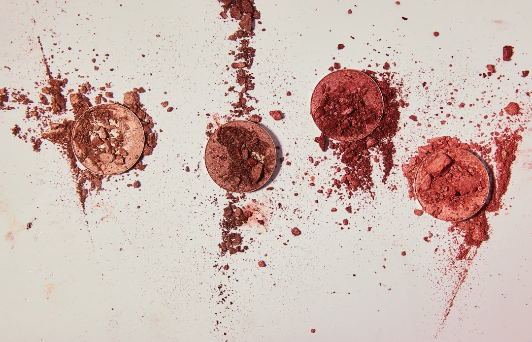 Zo maak je make-up kwasten schoon (en houd je ze lang mooi)